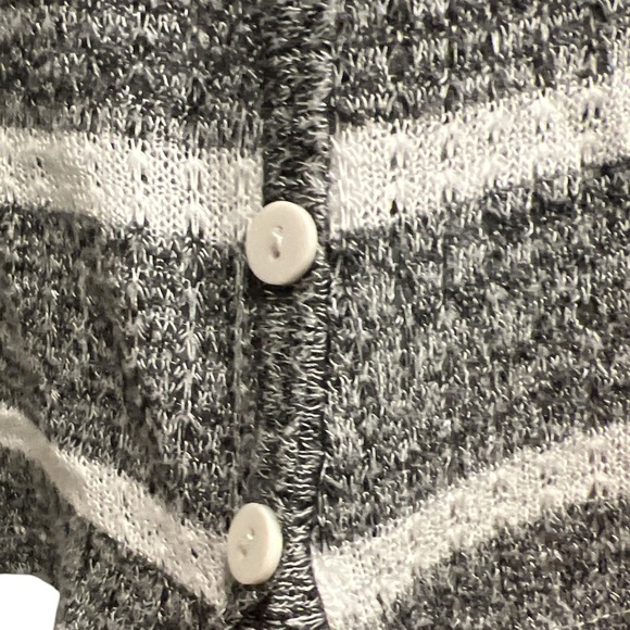 Streetwear Gray & White Faux Button Knit Sweater - Approx. Size Large - Picture 3 of 4